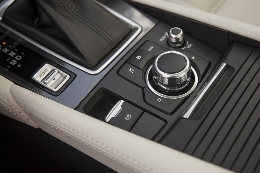 Детали интерьера Mazda6 Sedan 2015 года  (NA) (фото 40 из 74)